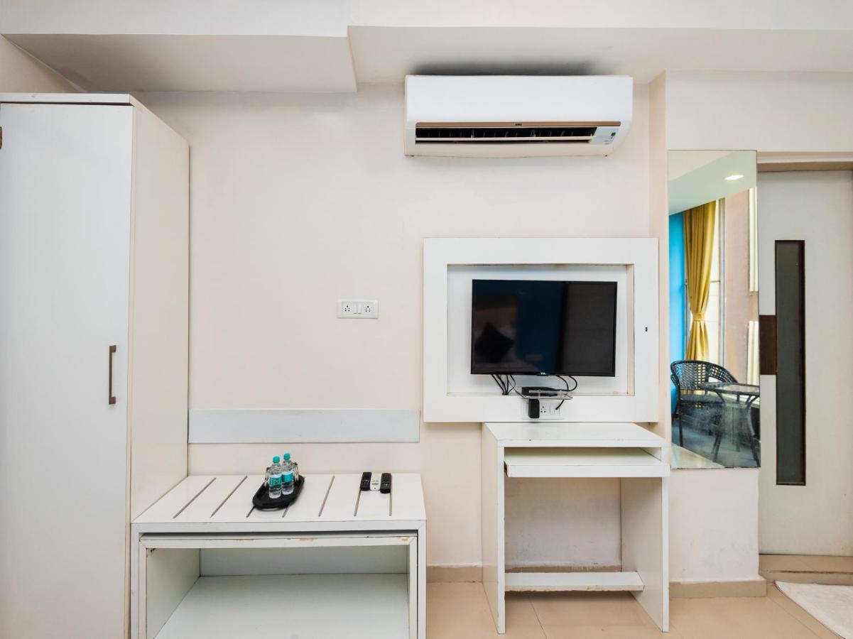 Hotel Aura - Near Malad Link Road Gorai Eksteriør billede