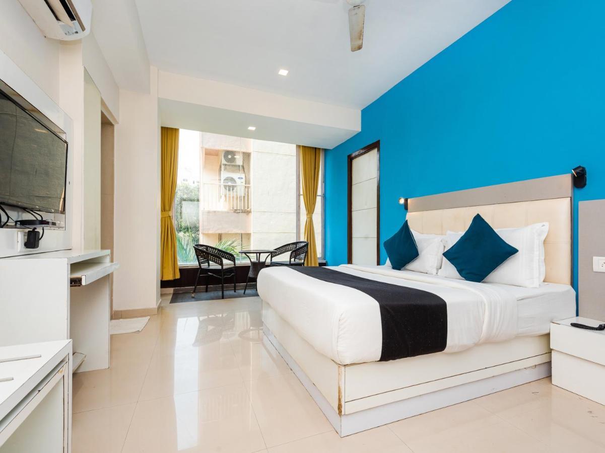 Hotel Aura - Near Malad Link Road Gorai Eksteriør billede